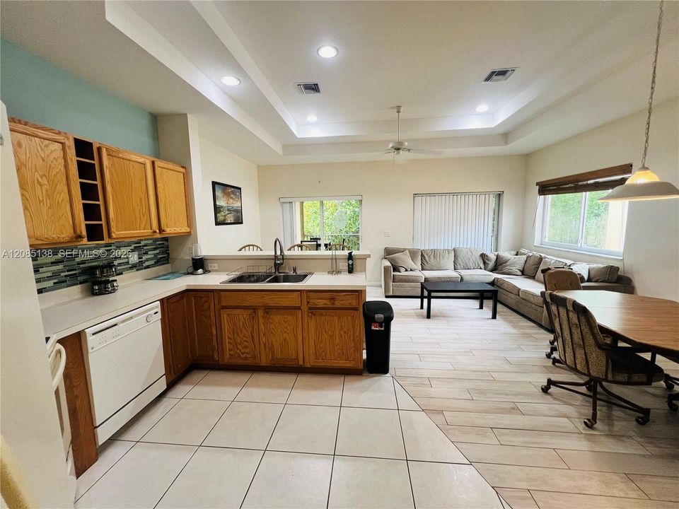 For Rent: $1,750 (1 beds, 1 baths, 1312 Square Feet)