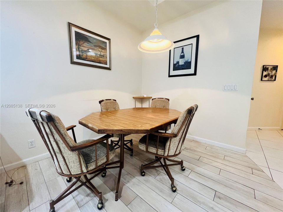 For Rent: $1,750 (1 beds, 1 baths, 1312 Square Feet)