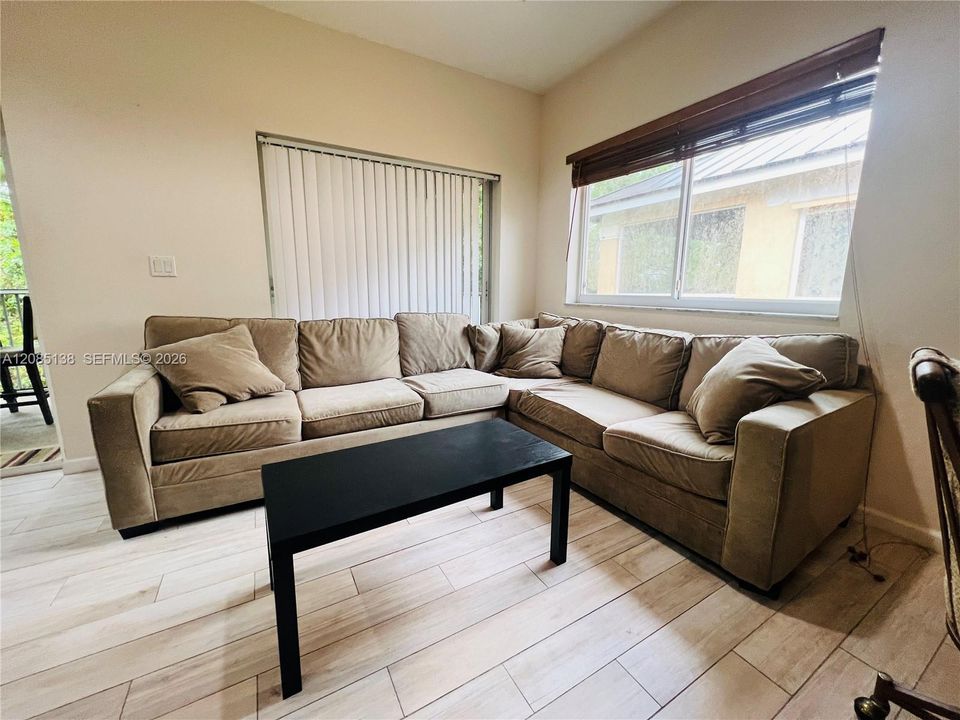 For Rent: $1,750 (1 beds, 1 baths, 1312 Square Feet)