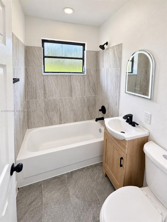 For Rent: $2,100 (0 beds, 1 baths, 704 Square Feet)