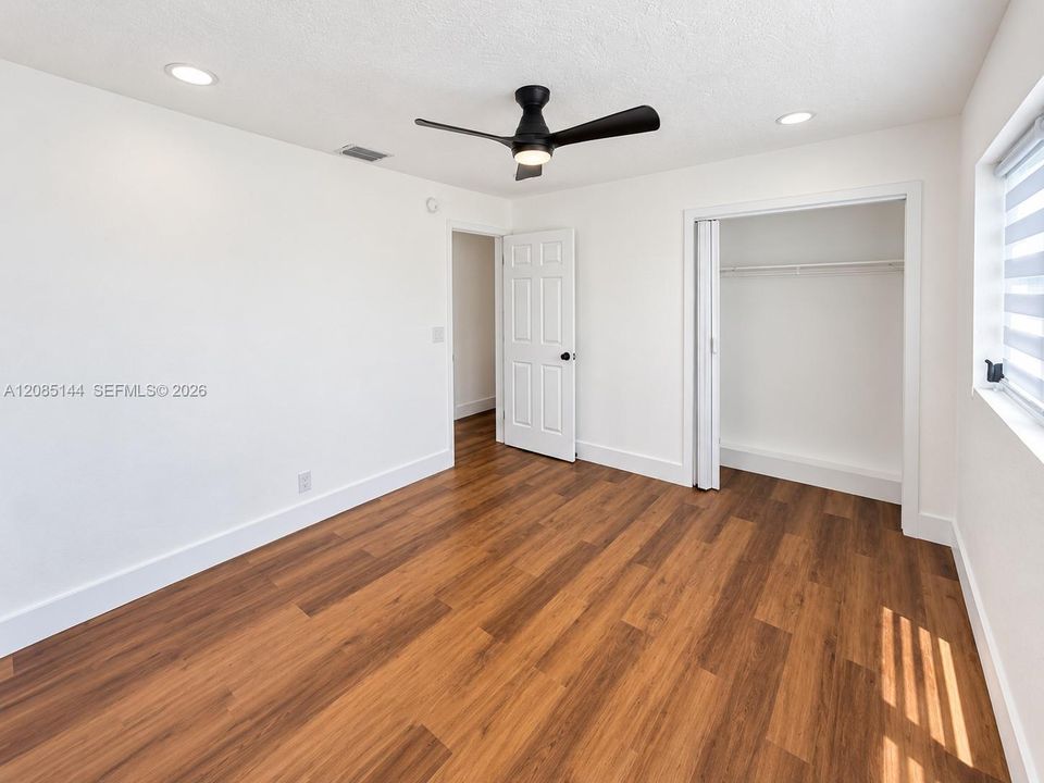 For Rent: $2,100 (0 beds, 1 baths, 704 Square Feet)