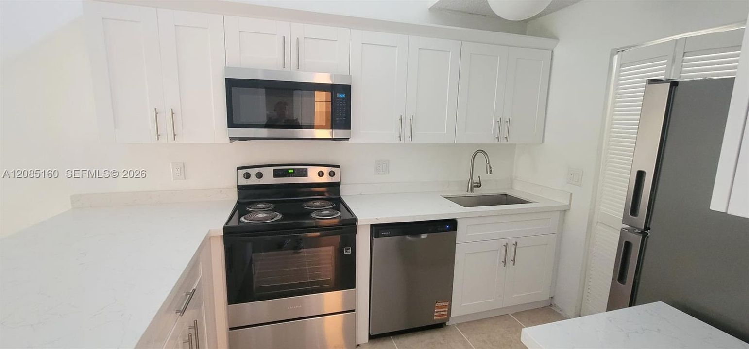 For Sale: $339,999 (2 beds, 2 baths, 1050 Square Feet)