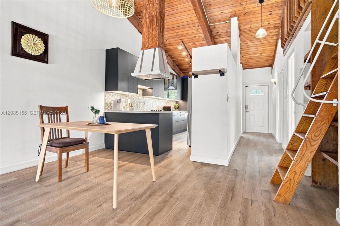 На продажу: $445,000 (2 спален, 2 ванн, 1196 Квадратных фут)
