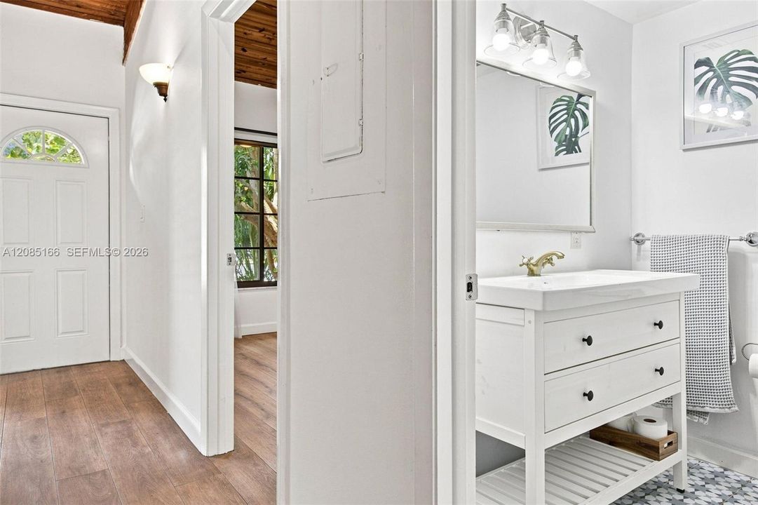 На продажу: $445,000 (2 спален, 2 ванн, 1196 Квадратных фут)