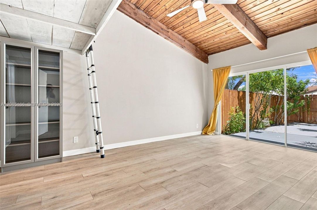 На продажу: $445,000 (2 спален, 2 ванн, 1196 Квадратных фут)