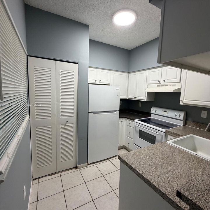 В аренду: $2,450 (3 спален, 2 ванн, 1123 Квадратных фут)