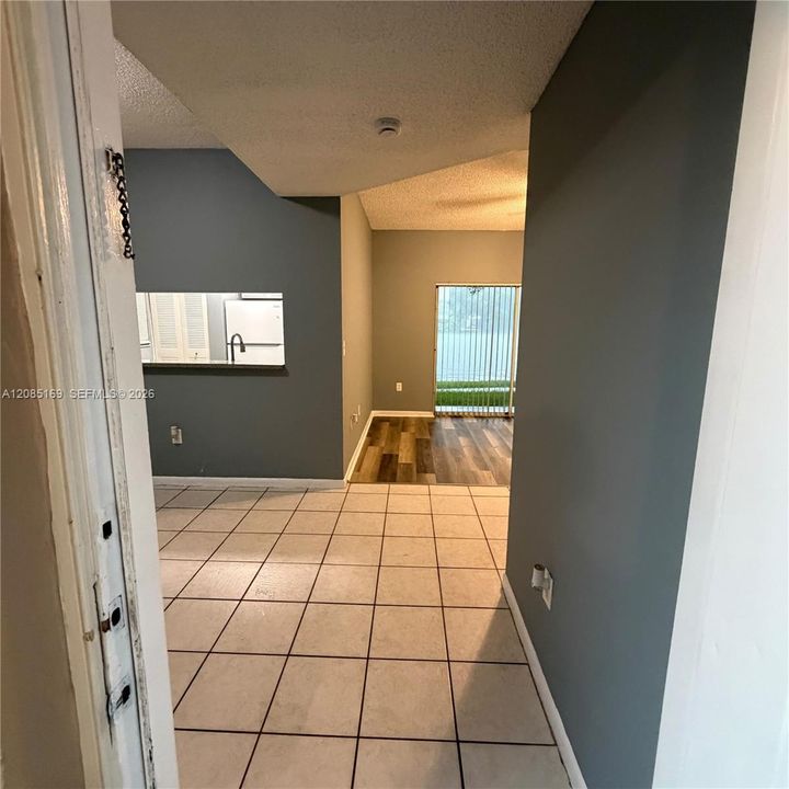 В аренду: $2,450 (3 спален, 2 ванн, 1123 Квадратных фут)