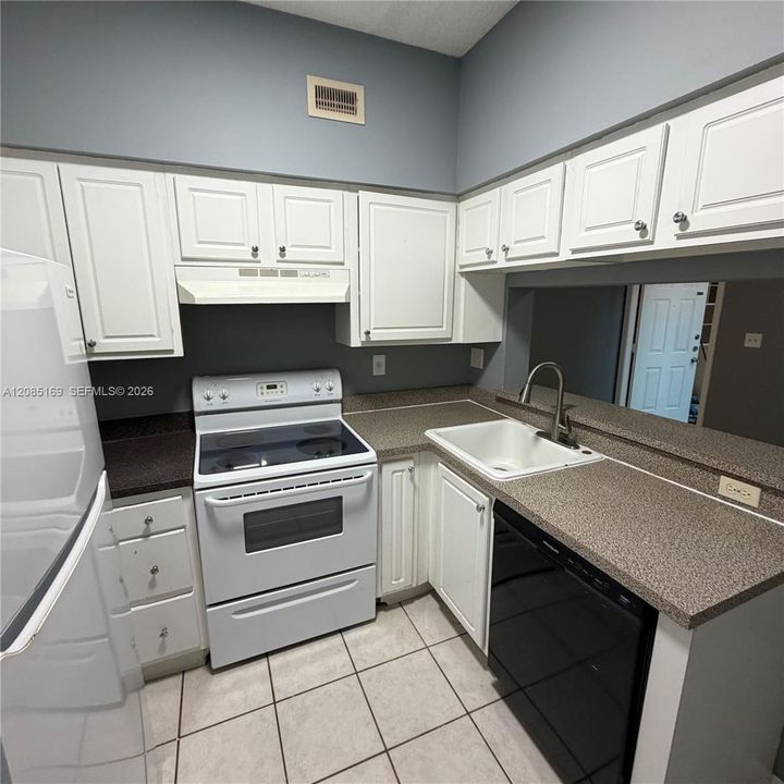 В аренду: $2,450 (3 спален, 2 ванн, 1123 Квадратных фут)