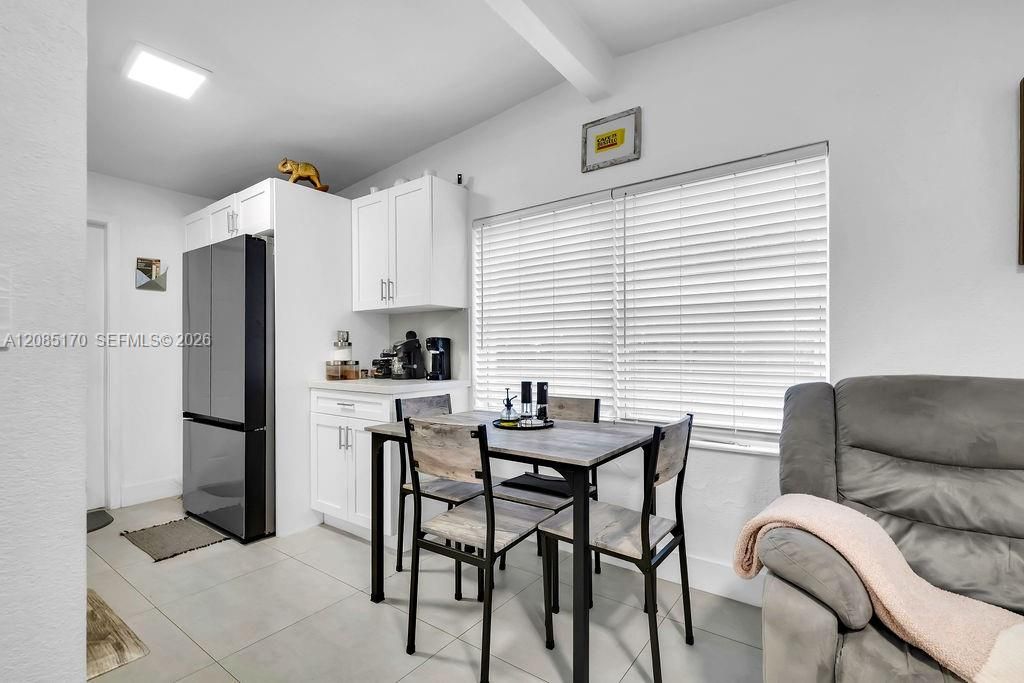 En Venta: $425,000 (2 camas, 1 baños, 725 Pies cuadrados)