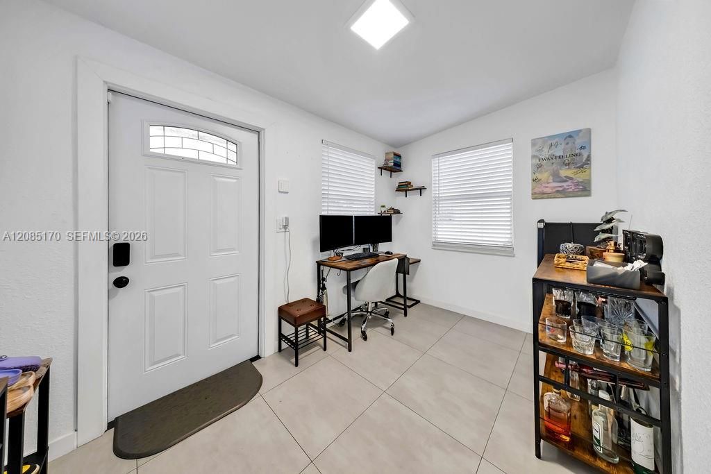 En Venta: $425,000 (2 camas, 1 baños, 725 Pies cuadrados)