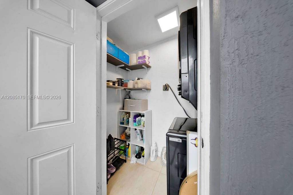 En Venta: $425,000 (2 camas, 1 baños, 725 Pies cuadrados)