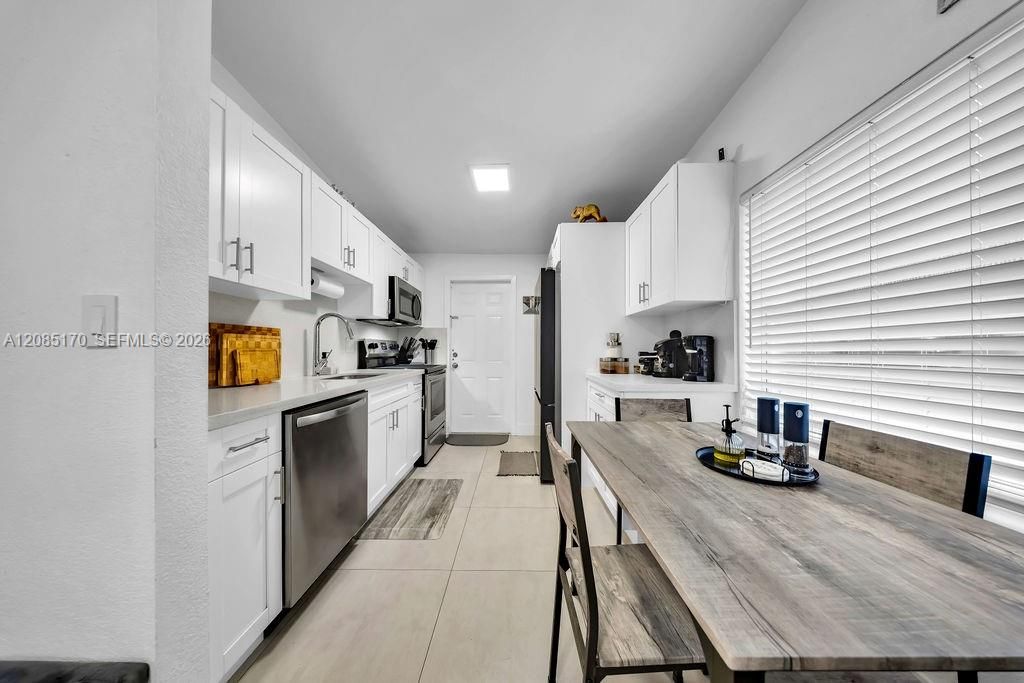 En Venta: $425,000 (2 camas, 1 baños, 725 Pies cuadrados)
