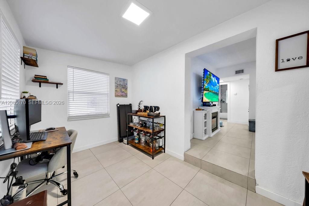 En Venta: $425,000 (2 camas, 1 baños, 725 Pies cuadrados)