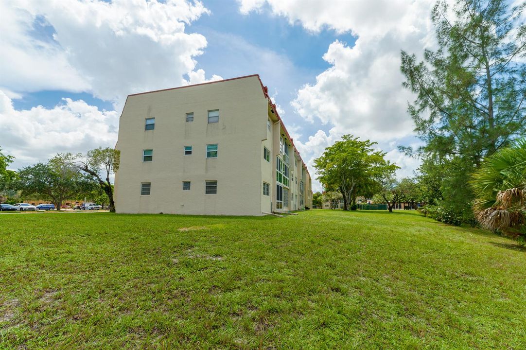 20260904 - 2901 Sunrise Lakes Dr 310 - M