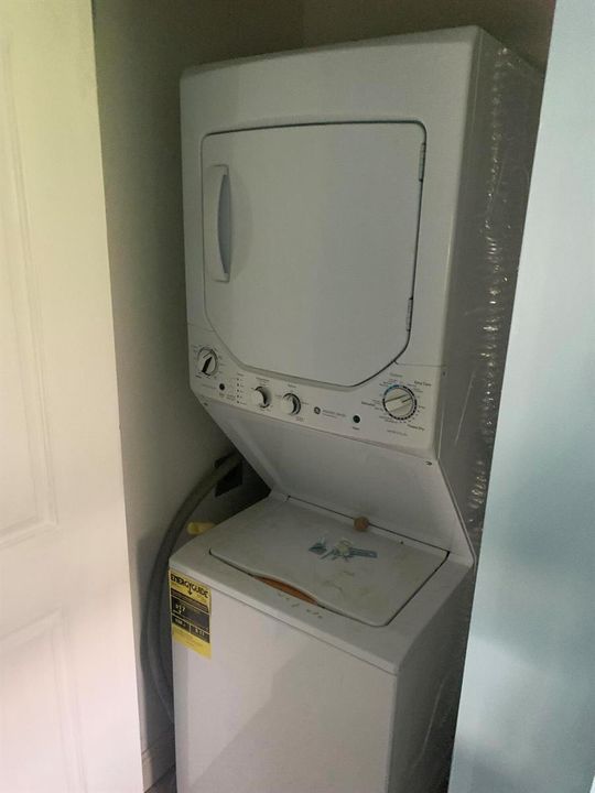 stack washer/ dryer