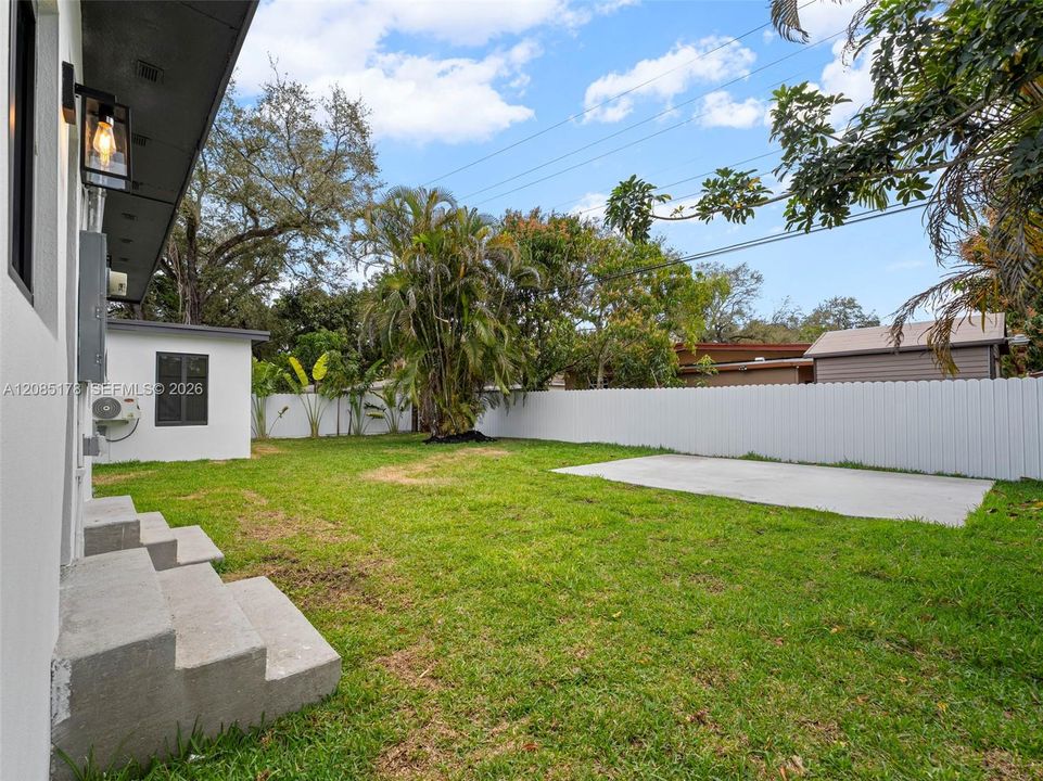 For Sale: $824,400 (5 beds, 3 baths, 2180 Square Feet)