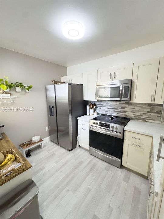 В аренду: $2,850 (3 спален, 2 ванн, 1090 Квадратных фут)