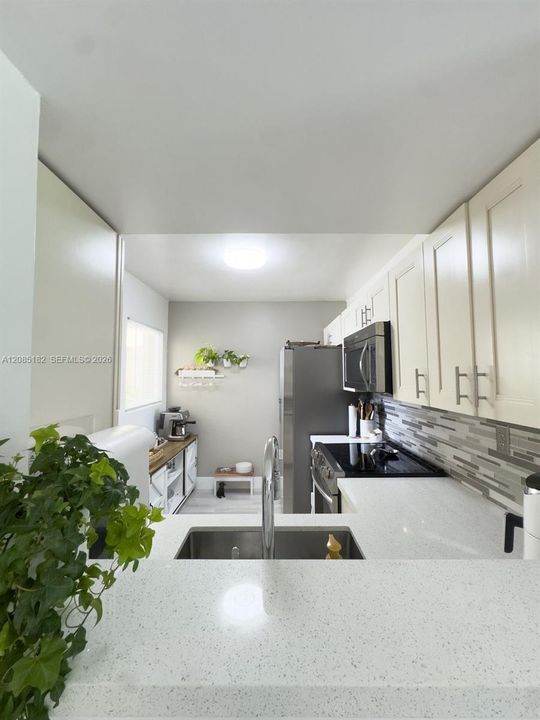 В аренду: $2,850 (3 спален, 2 ванн, 1090 Квадратных фут)