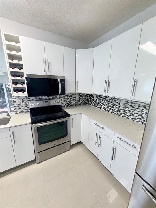 В аренду: $3,300 (4 спален, 2 ванн, 1666 Квадратных фут)