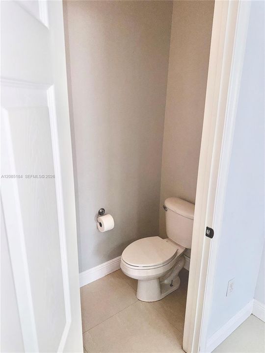 В аренду: $3,300 (4 спален, 2 ванн, 1666 Квадратных фут)