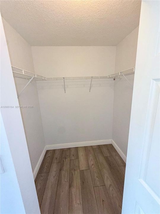 В аренду: $3,300 (4 спален, 2 ванн, 1666 Квадратных фут)