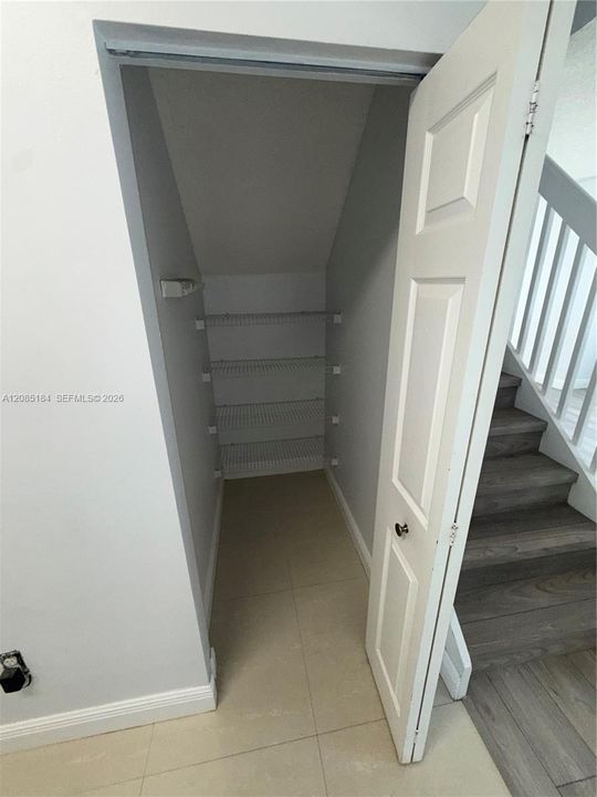 В аренду: $3,300 (4 спален, 2 ванн, 1666 Квадратных фут)