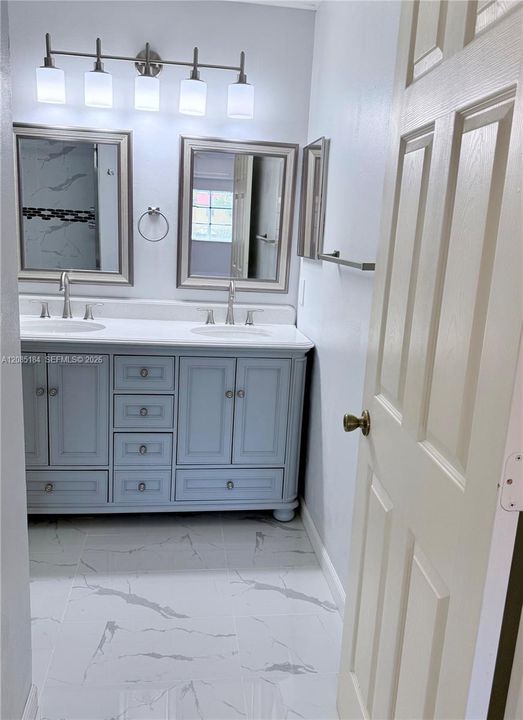 В аренду: $3,300 (4 спален, 2 ванн, 1666 Квадратных фут)