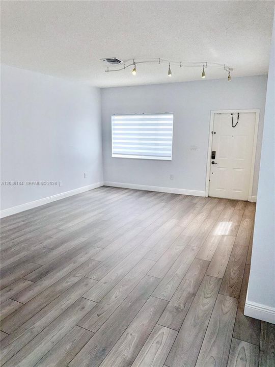 В аренду: $3,300 (4 спален, 2 ванн, 1666 Квадратных фут)