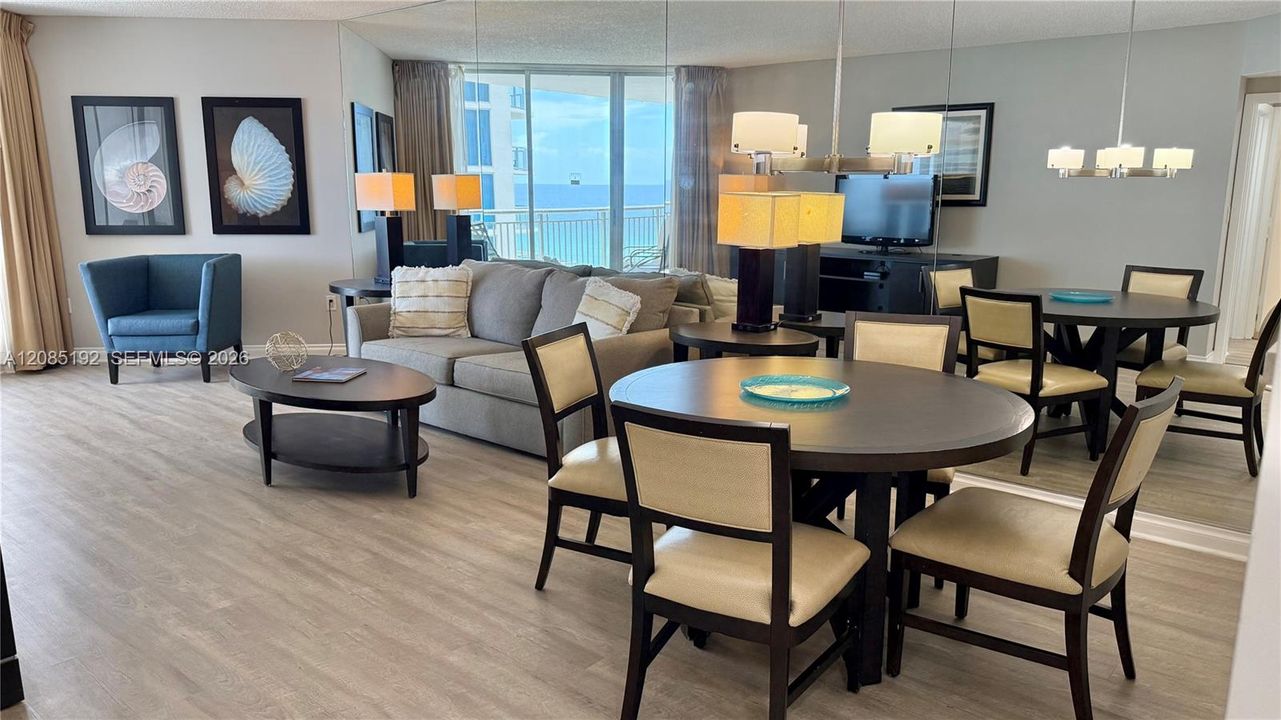 For Sale: $400,000 (1 beds, 1 baths, 930 Square Feet)