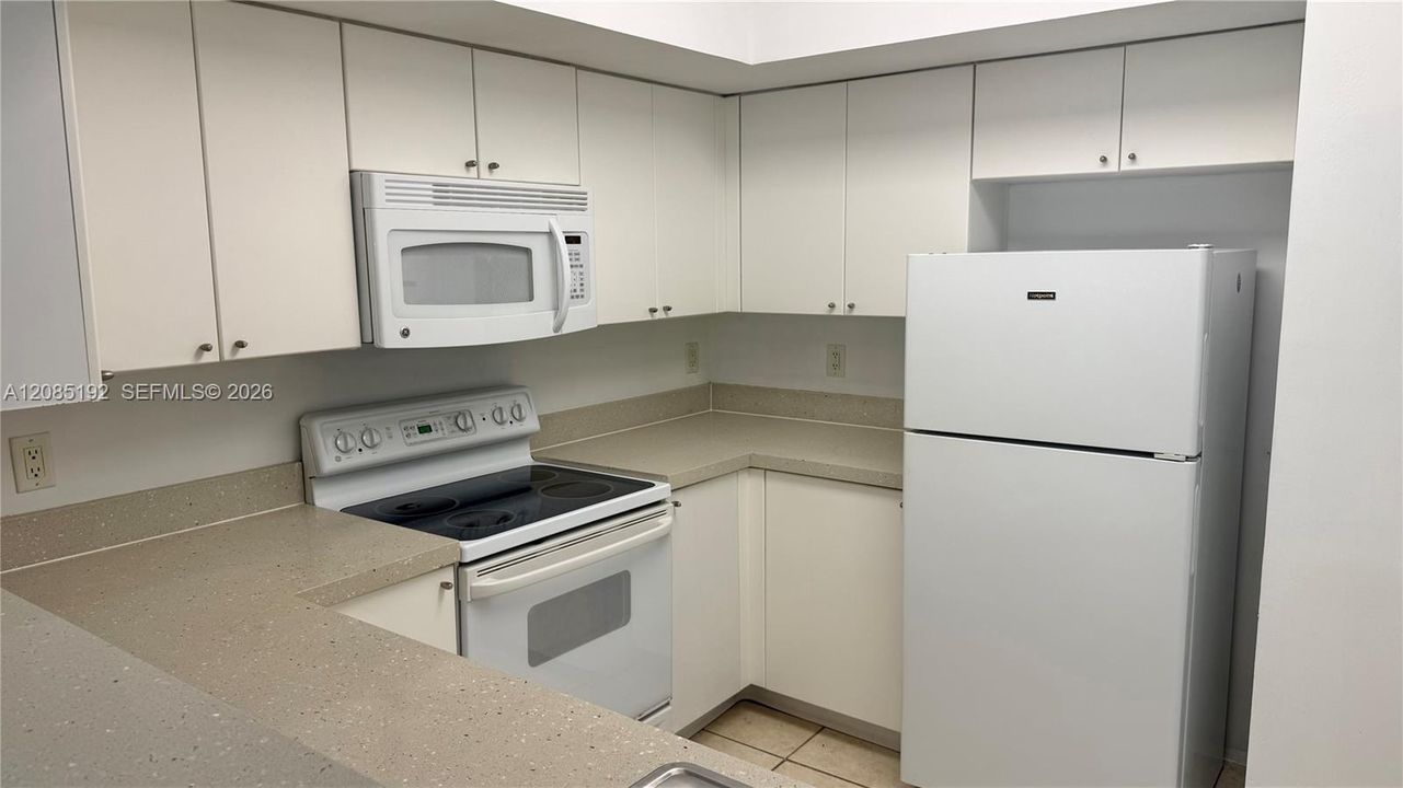 For Sale: $400,000 (1 beds, 1 baths, 930 Square Feet)