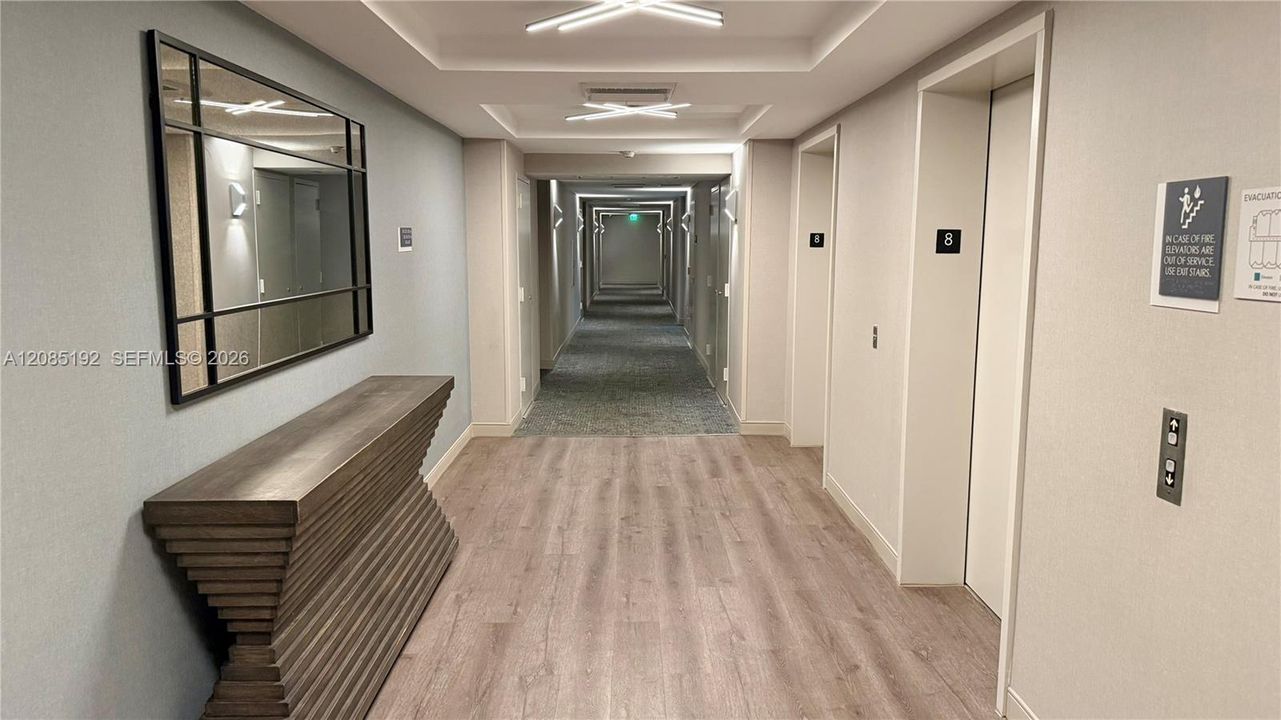 For Sale: $400,000 (1 beds, 1 baths, 930 Square Feet)