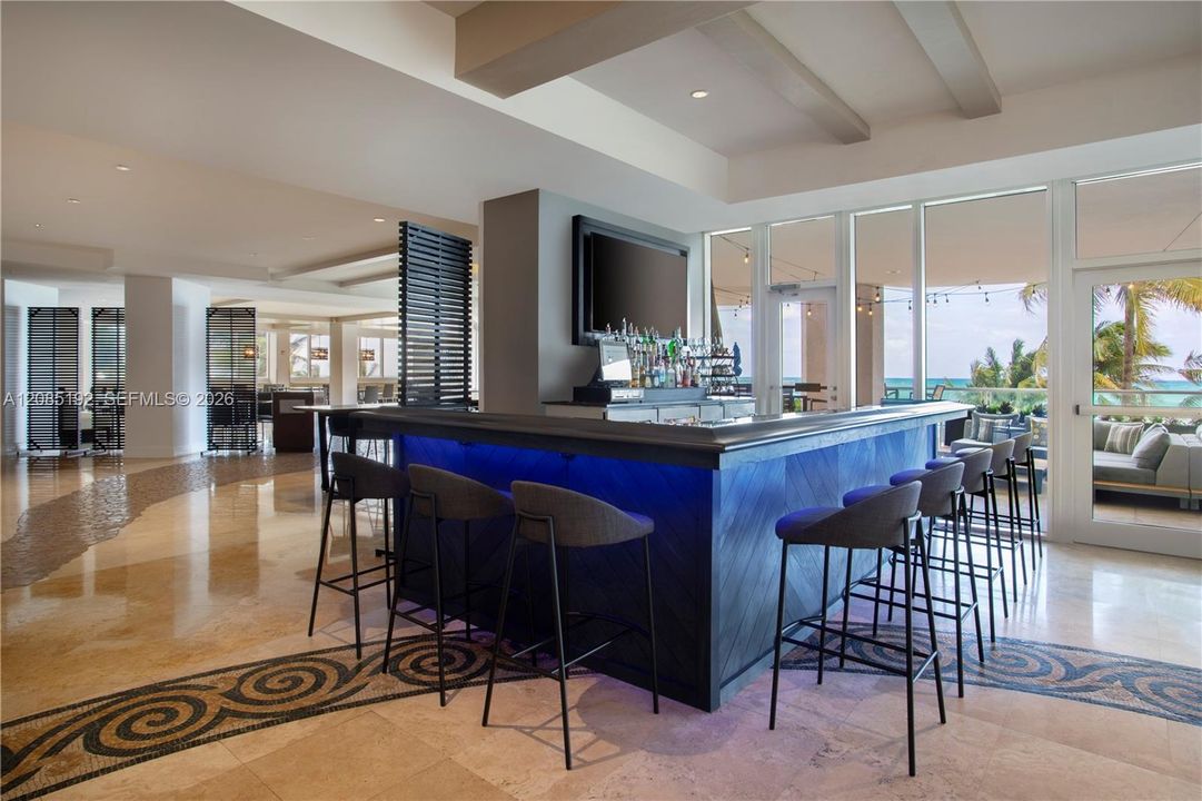 For Sale: $400,000 (1 beds, 1 baths, 930 Square Feet)