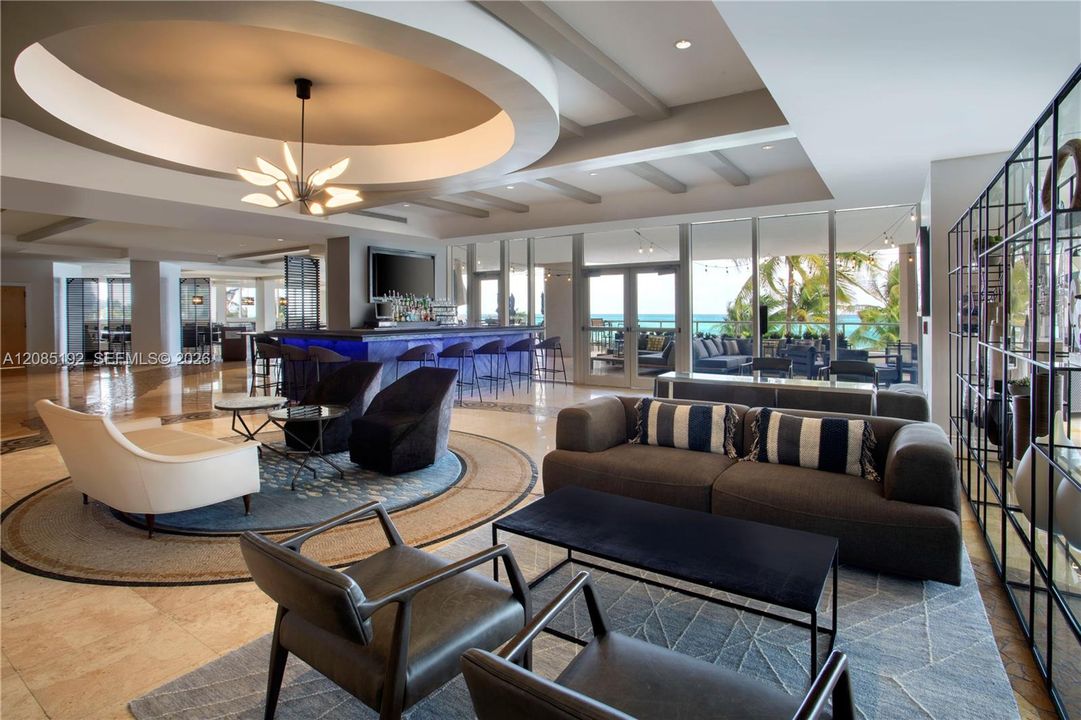For Sale: $400,000 (1 beds, 1 baths, 930 Square Feet)