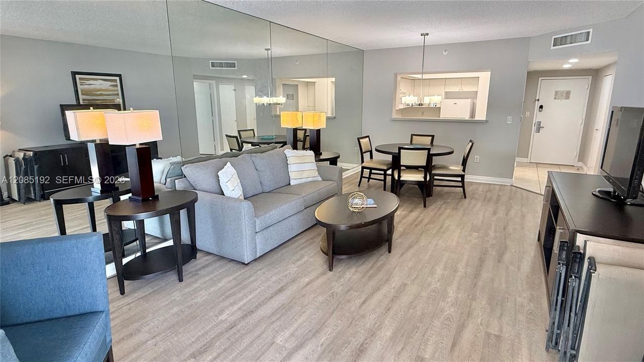 For Sale: $400,000 (1 beds, 1 baths, 930 Square Feet)