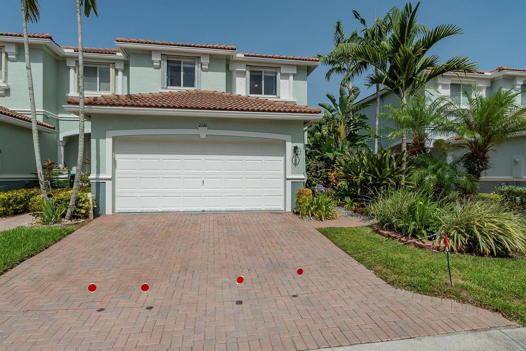 oakmont dr front