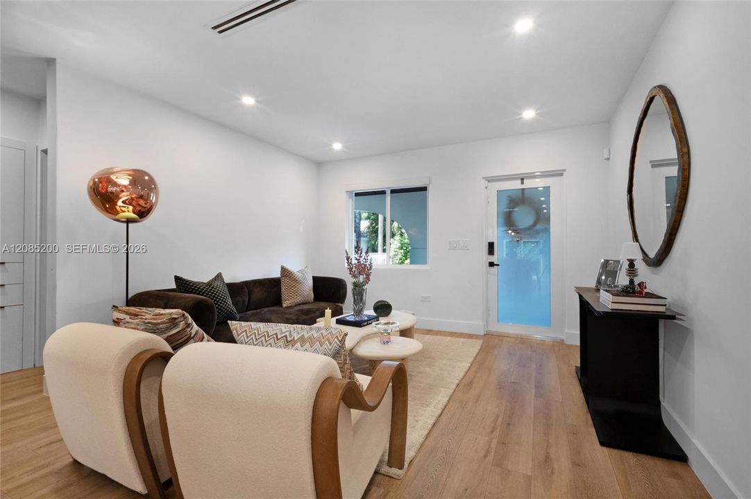 For Rent: $8,000 (3 beds, 2 baths, 1572 Square Feet)
