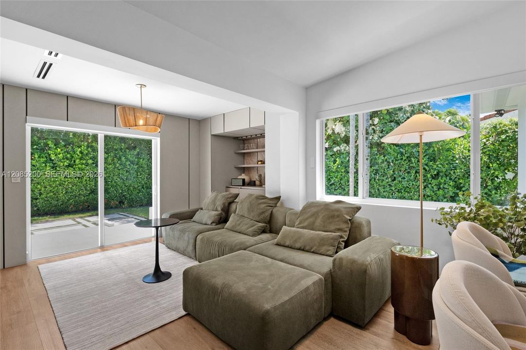 For Rent: $8,000 (3 beds, 2 baths, 1572 Square Feet)
