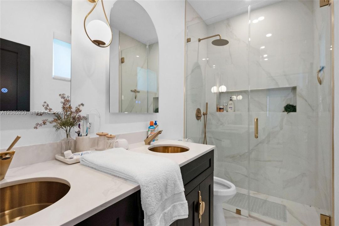 For Rent: $8,000 (3 beds, 2 baths, 1572 Square Feet)
