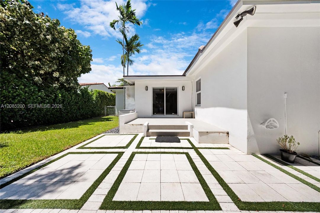 For Rent: $8,000 (3 beds, 2 baths, 1572 Square Feet)