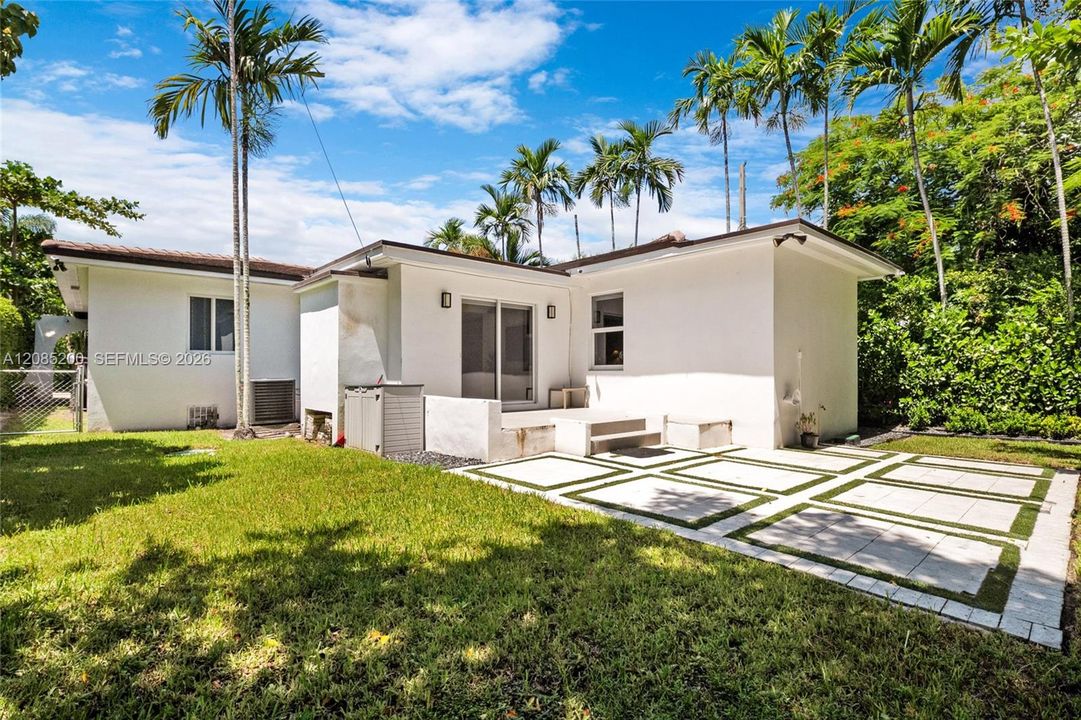 For Rent: $8,000 (3 beds, 2 baths, 1572 Square Feet)