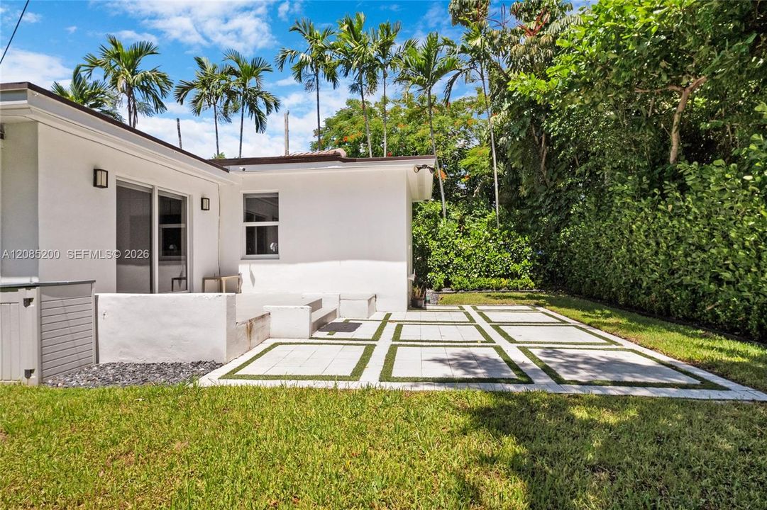 For Rent: $8,000 (3 beds, 2 baths, 1572 Square Feet)