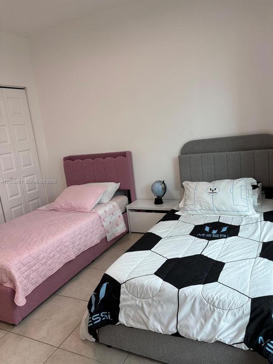 For Rent: $3,097 (3 beds, 2 baths, 1129 Square Feet)
