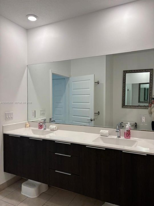 For Rent: $3,097 (3 beds, 2 baths, 1129 Square Feet)