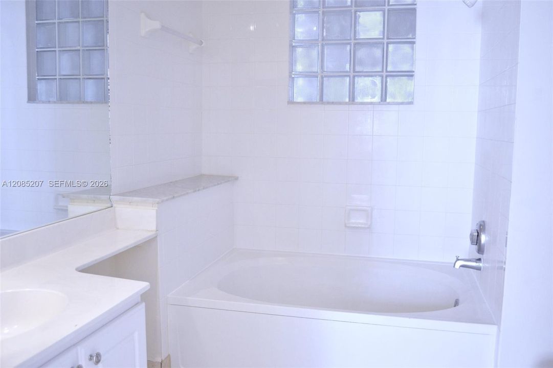 En Renta: $2,900 (2 camas, 2 baños, 1077 Pies cuadrados)