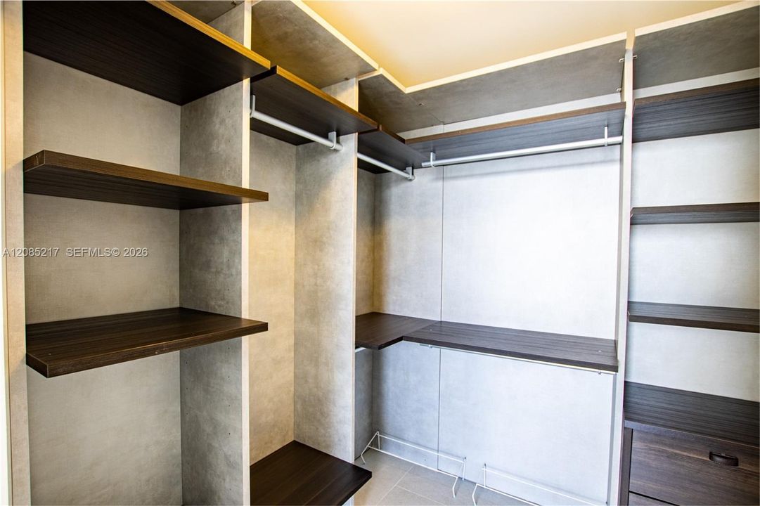 For Sale: $609,999 (1 beds, 2 baths, 792 Square Feet)