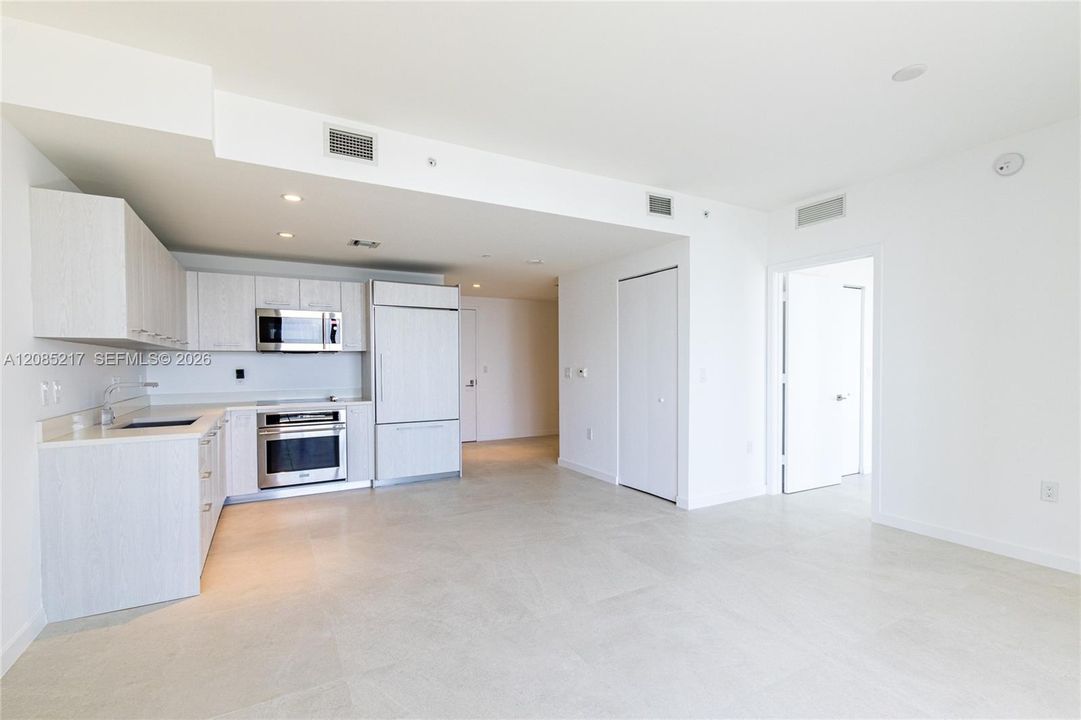 For Sale: $609,999 (1 beds, 2 baths, 792 Square Feet)