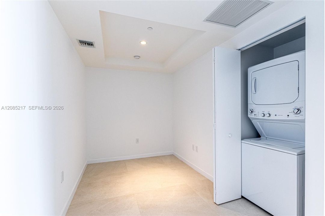 For Sale: $609,999 (1 beds, 2 baths, 792 Square Feet)