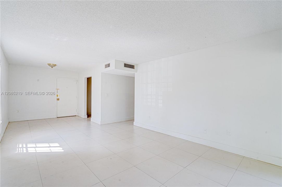 В аренду: $1,850 (1 спален, 1 ванн, 810 Квадратных фут)
