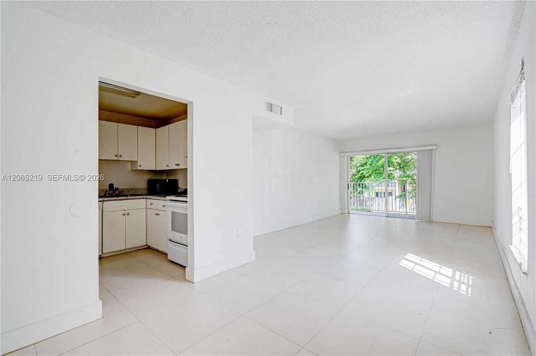 В аренду: $1,850 (1 спален, 1 ванн, 810 Квадратных фут)