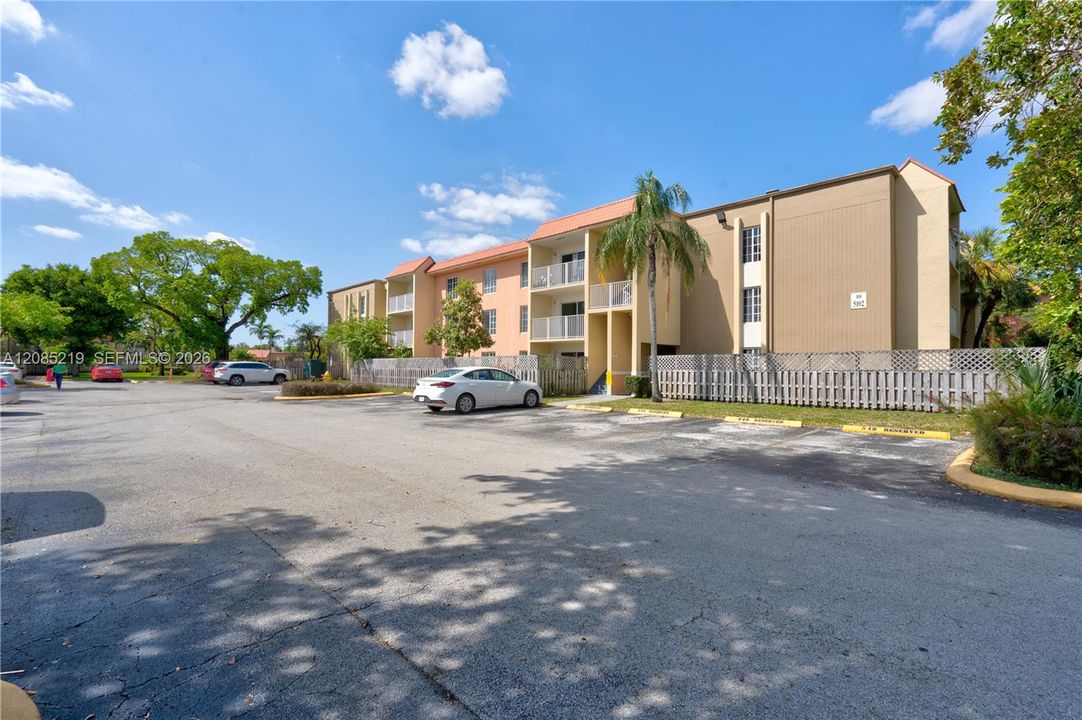 В аренду: $1,850 (1 спален, 1 ванн, 810 Квадратных фут)